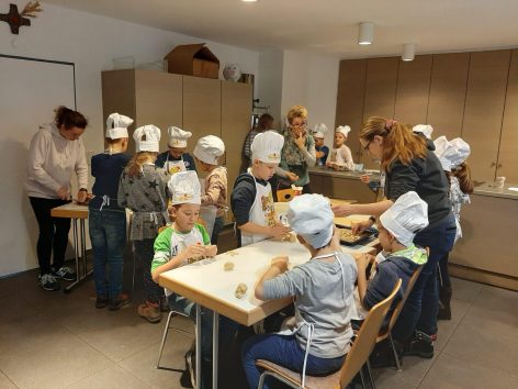 52CCEE66-EC2D-4234-A0A0-B40A9B629CCE